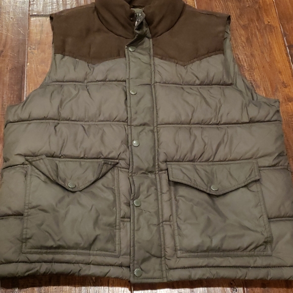 levi's puffer vest